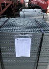 ASTM 123 30X25 Merdivenler Metal Yapı Galvaniz Zemin Izgarası