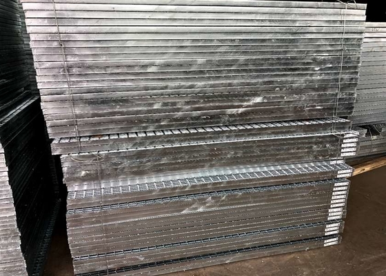 Endüstriyel Çelik Geçit Izgarası 824mm Ön Boyalı Çelik Rulo Çerçeve Kafes